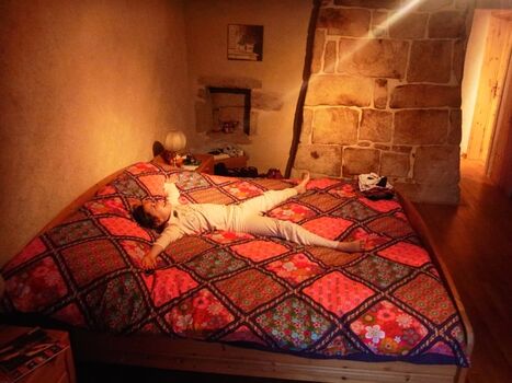 Schlafzimmer mit Bett 180 x200