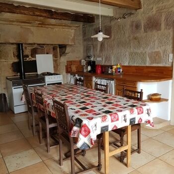 Küche mit Holz-und Gasherd