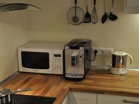 Kaffeevollautomat, Mikrowelle usw.