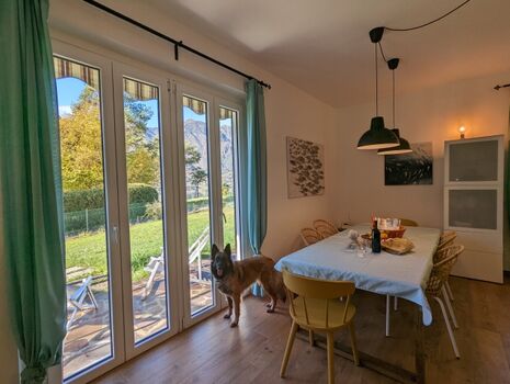 helles freundliches Wohnzimmer