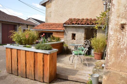 Sitzecke vor dem Haus