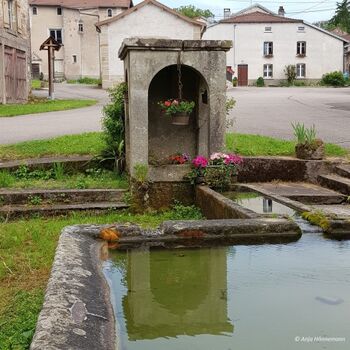 Dorfbrunnen in Tignécourt