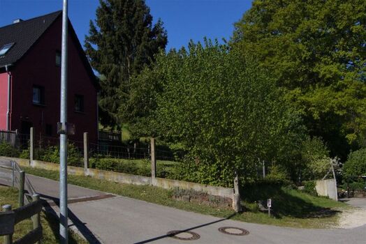  zwei zusätzliche PKW Stellplätze