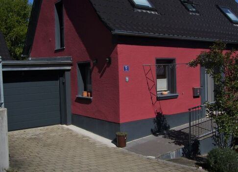 Garage und Stellplatz