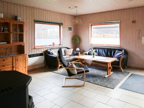 Das Wohnzimmer mit Holzofen