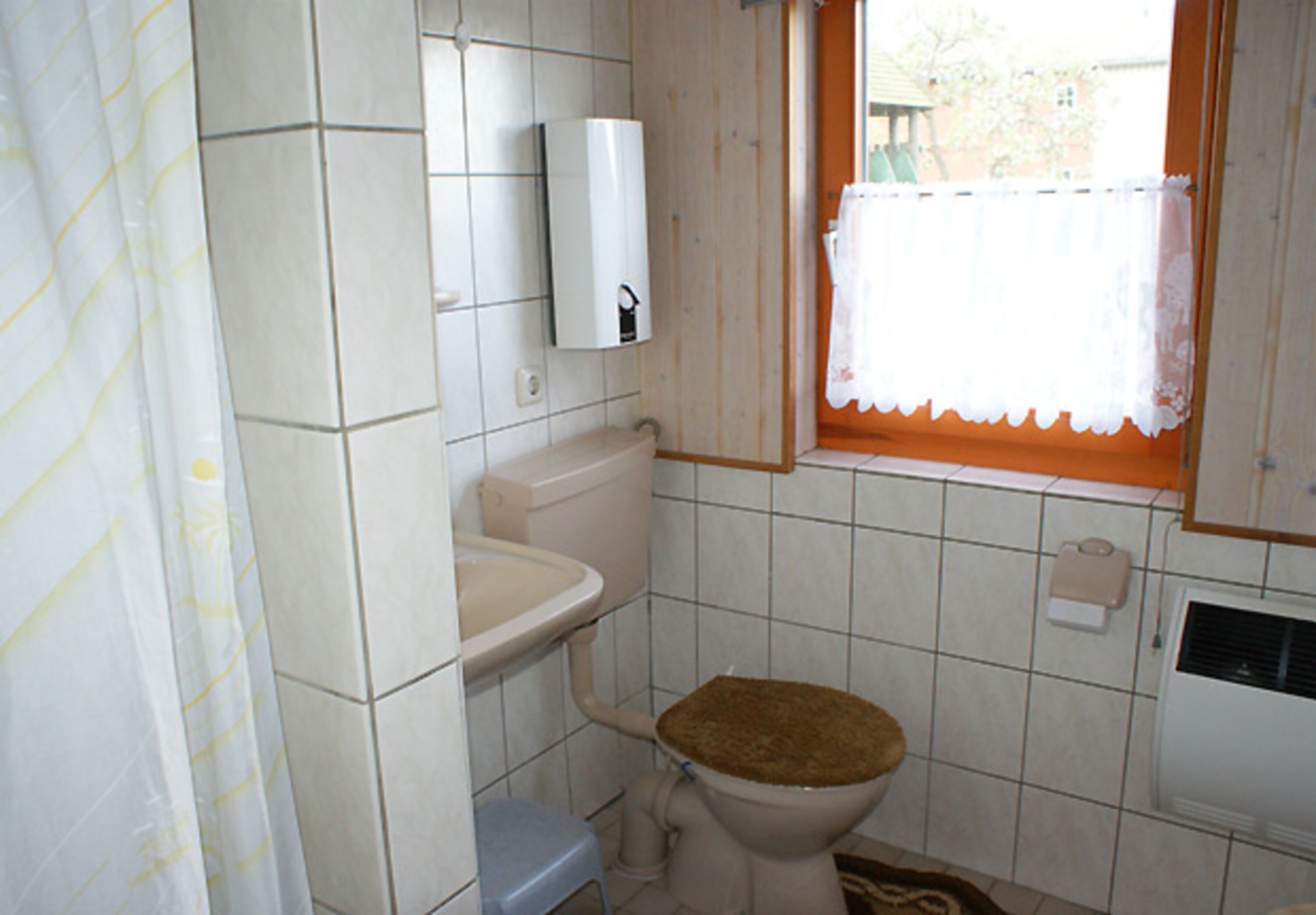 Das Bad mit Dusche