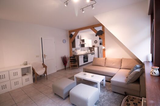 Blick vom Wohnzimmer in die Küche