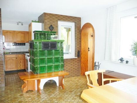 Kachelofen  im Essbereich / Küche 