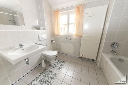 Unsere Fewo Küstenschwalbe (B49) - das Bad.