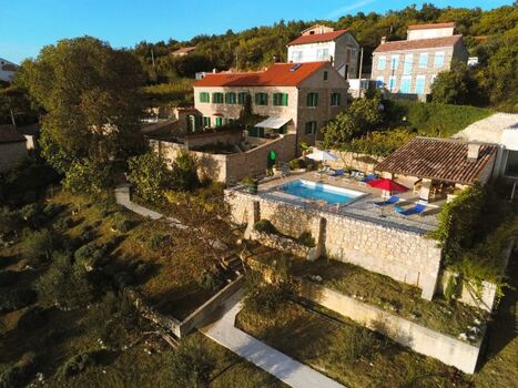 Villa Milka - Ferienhaus mit Pool für 4 (6) Personen 