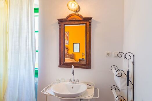 Villa Milka - 1. Schlafzimmer mit der freistehende Badewanne 