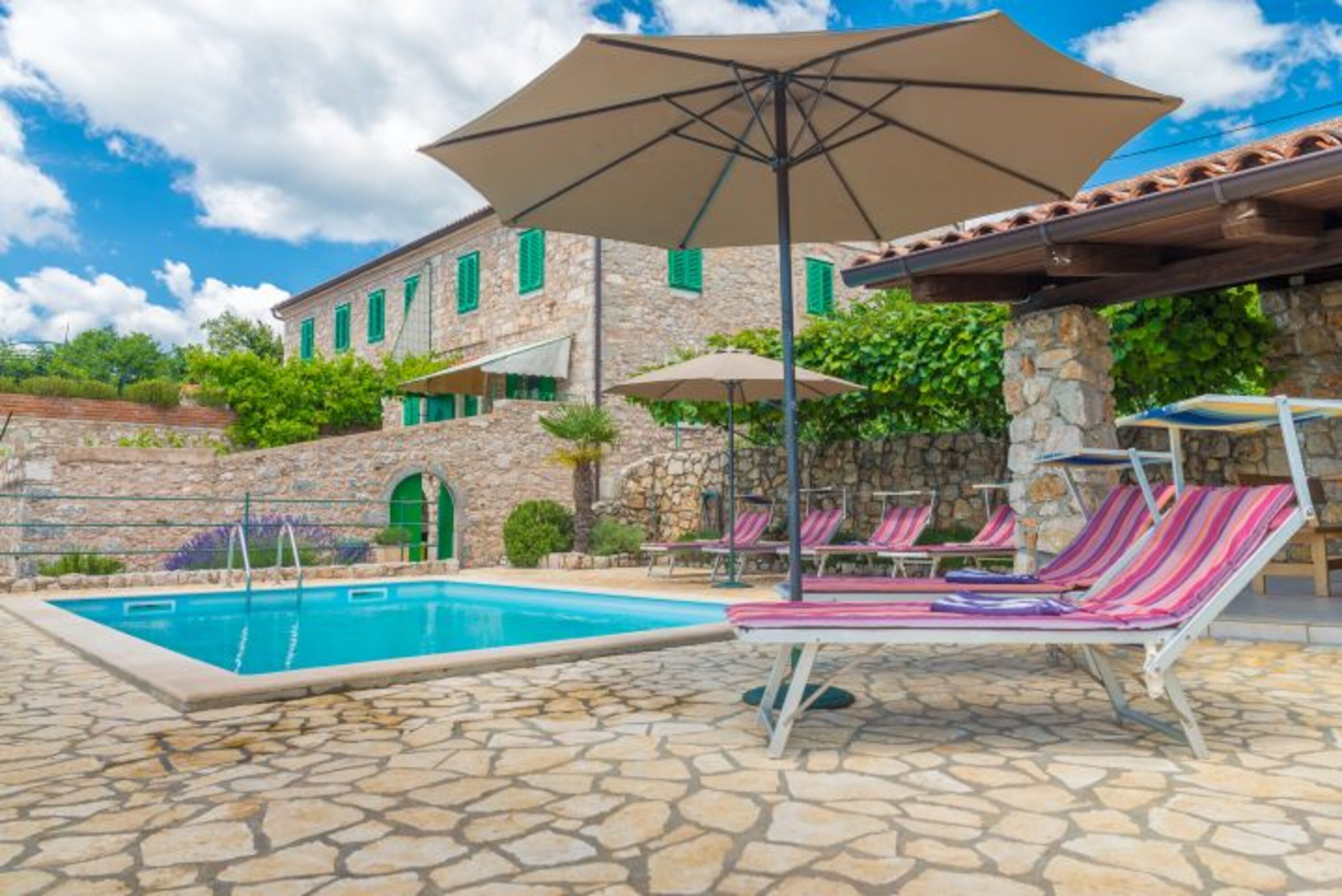 Villa Milka - Ferienhaus mit Pool für 4 (6) Personen 