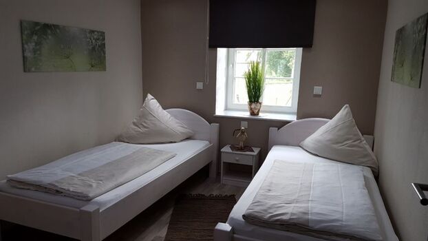 2. Schlafzimmer im OG: mit 2 Einzelbetten 