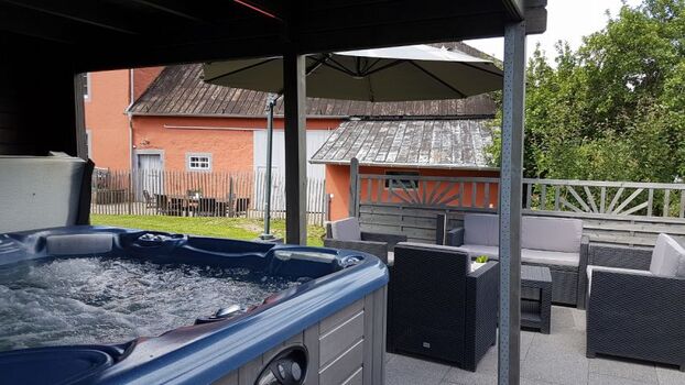 ständig beheizter Außenwhirlpool 