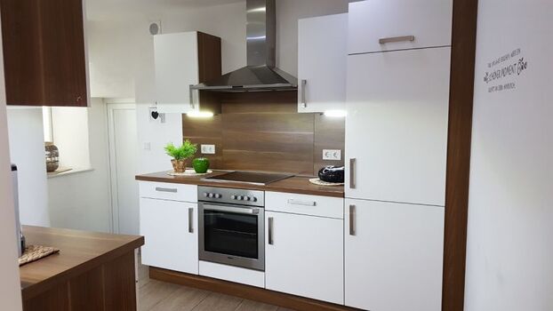 komplett ausgestattete Küche