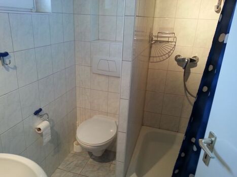 Duschbad mit Fenster im EG