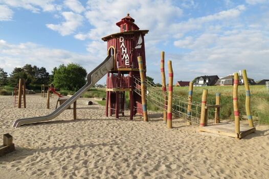 beliebter Spielplatz an der Promenade