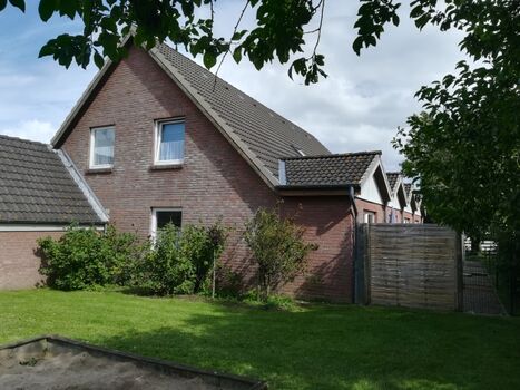 Blick vom Garten - eingezäunte Terrassen