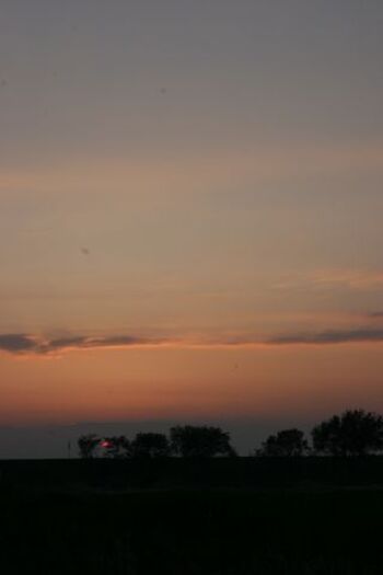 Abendstimmung Blick auf den Deich vor dem Ferienhaus