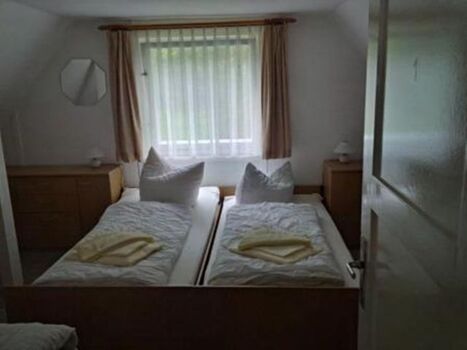 Elternschlafzimmer mit einem Doppelbett