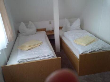 Kinderschlafzimmer mit drei Einzelbetten