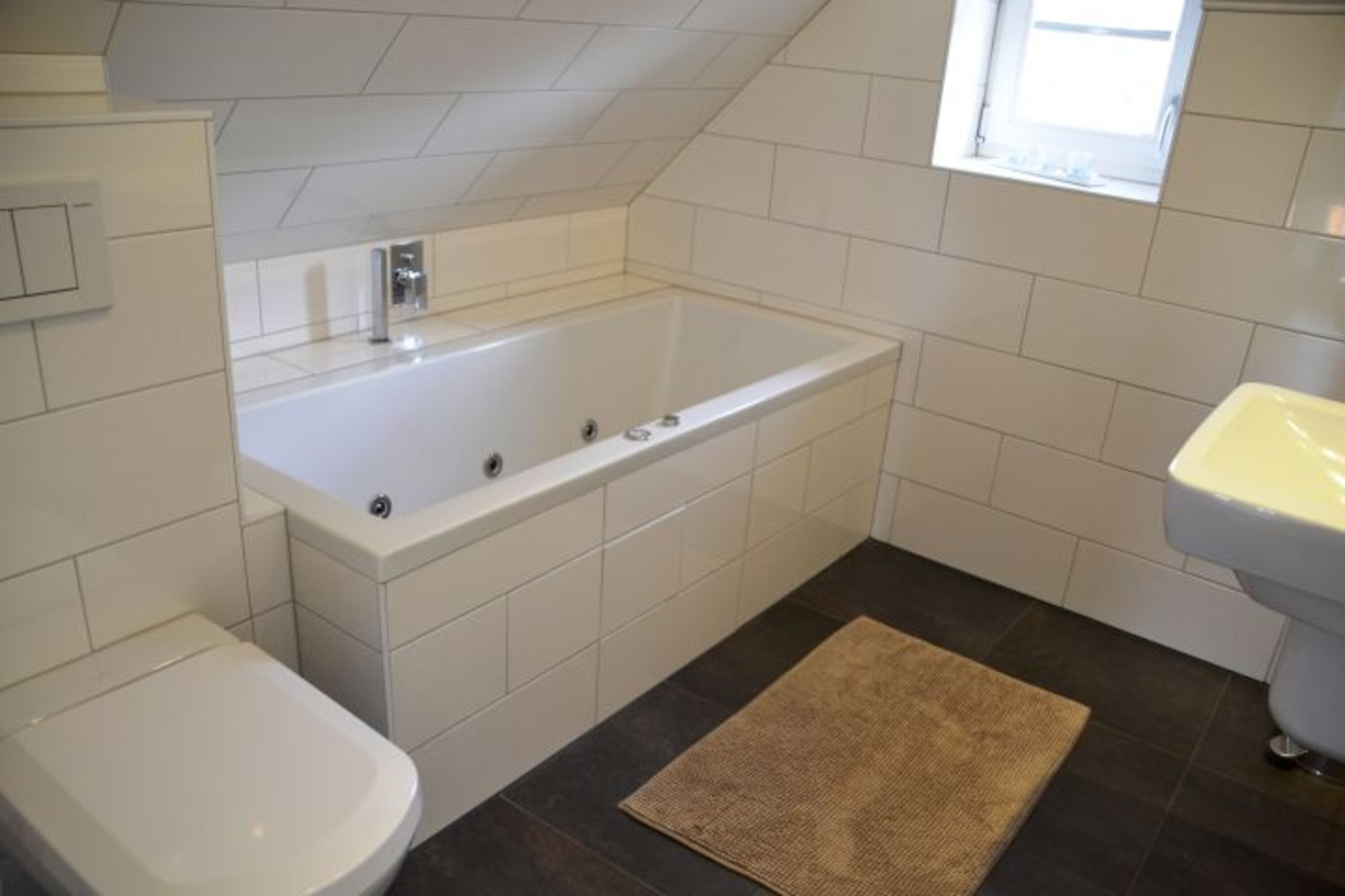 Wannenbad im OG