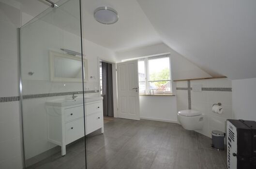 Badezimmer(1)  12qm mit Regendusche