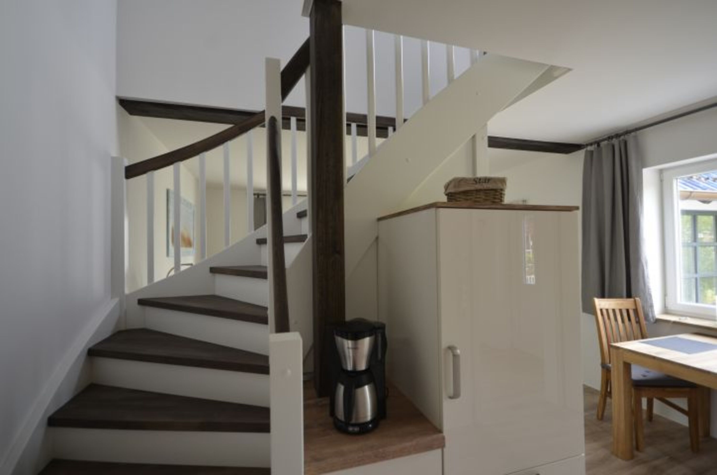 Geschlossene Treppe ins OG(Schlafzimmer+Bad(1)