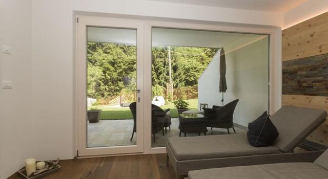 Sauna mit Ausblick in den Garten