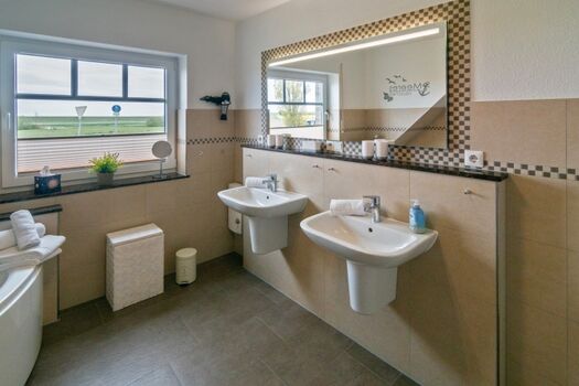 Badezimmer OG mit 2 Waschbecken 