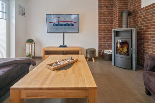 Wohnzimmer mit Kaminofen 