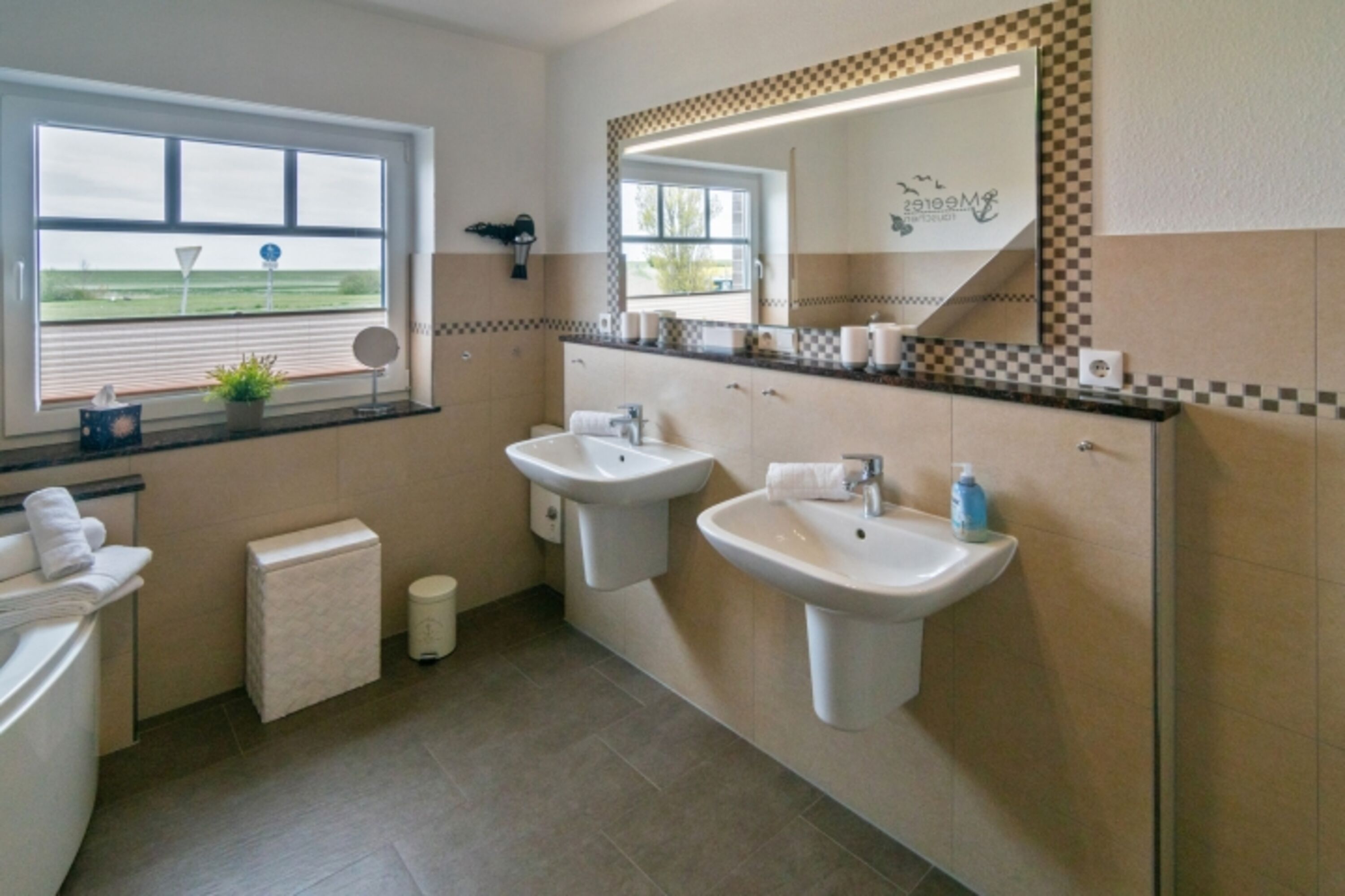 Badezimmer OG mit 2 Waschbecken 