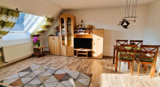 Wohnzimmer mit Esstisch