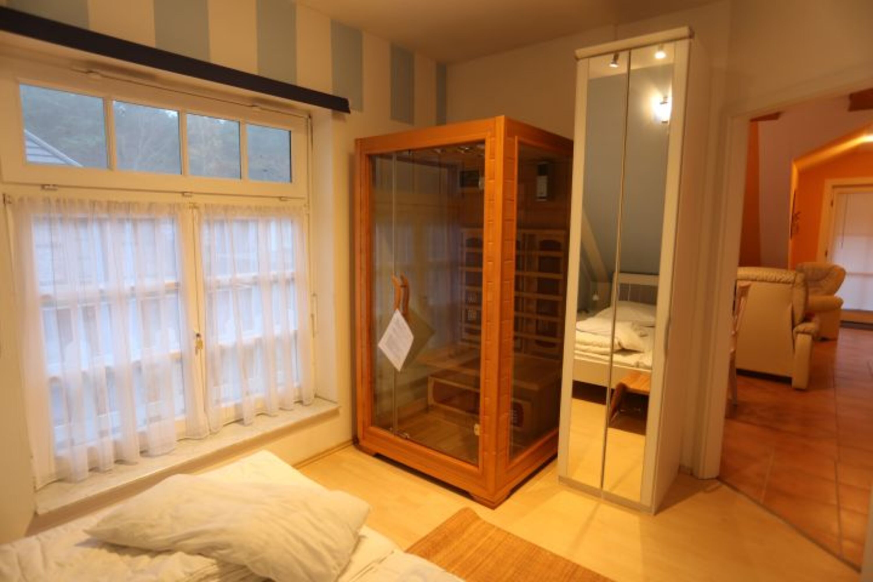 Schlafzimmer mit Wärmekabine
