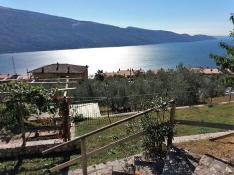 Gemeinsame Essplatz im Garten