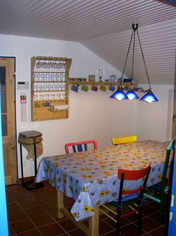 Essen-und Spiele am 2x1 m großen Tisch