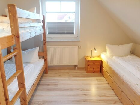 Dreibettzimmer mit Etagenbett