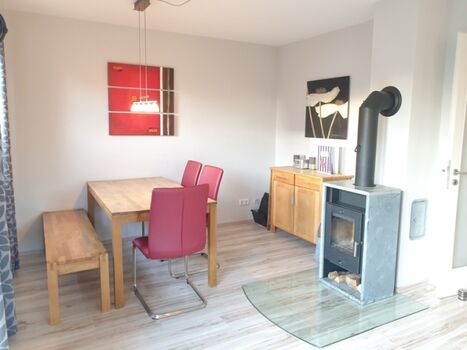 der Essbereich mit Kamin