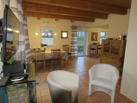 Wohnraum mit Essplatz