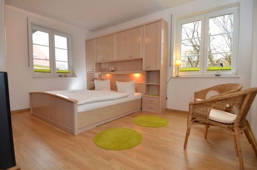 Schlafzimmer 1 mit TV