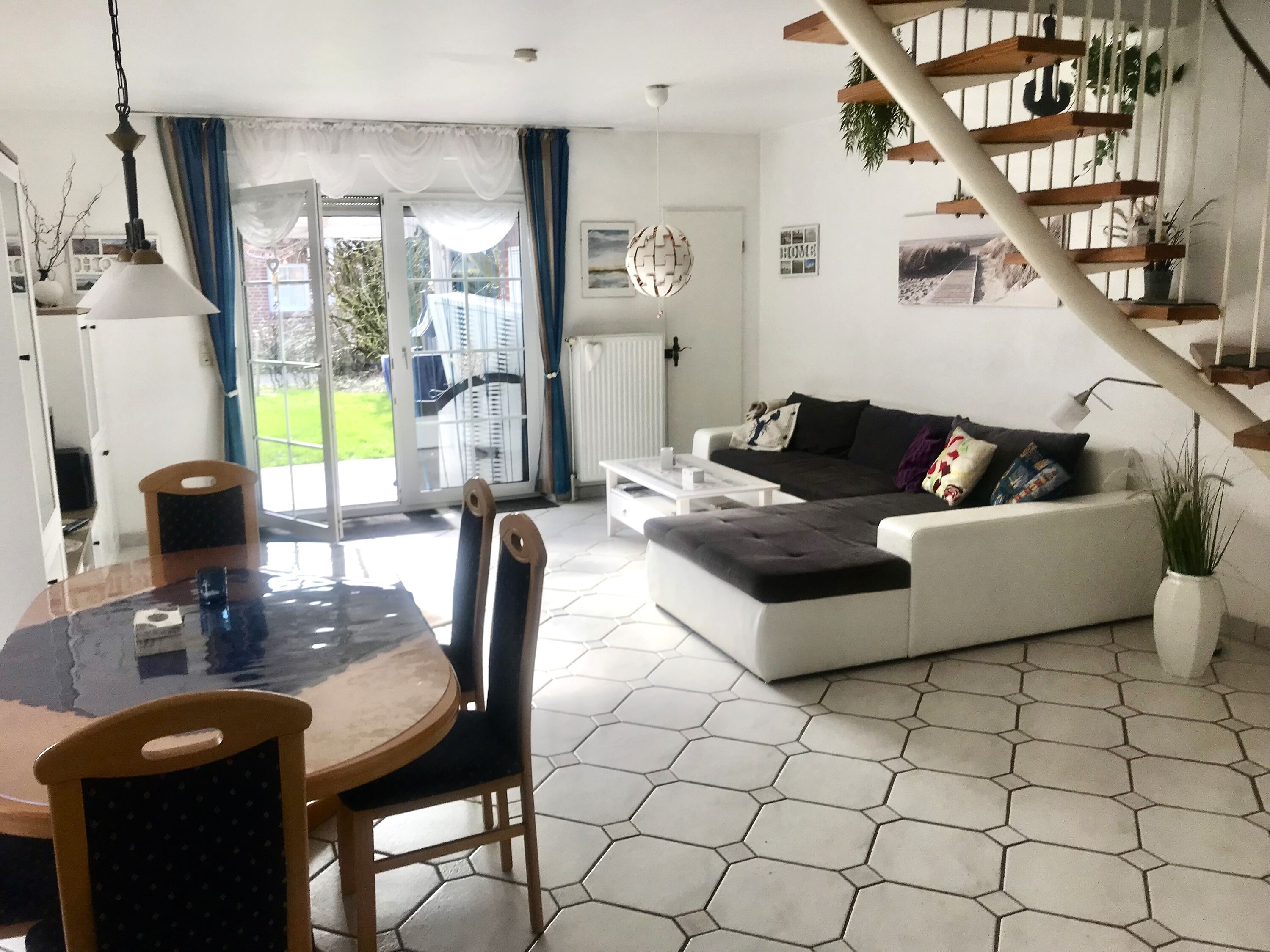 Wohnzimmer 33m² Ausgang zur Tertasse
