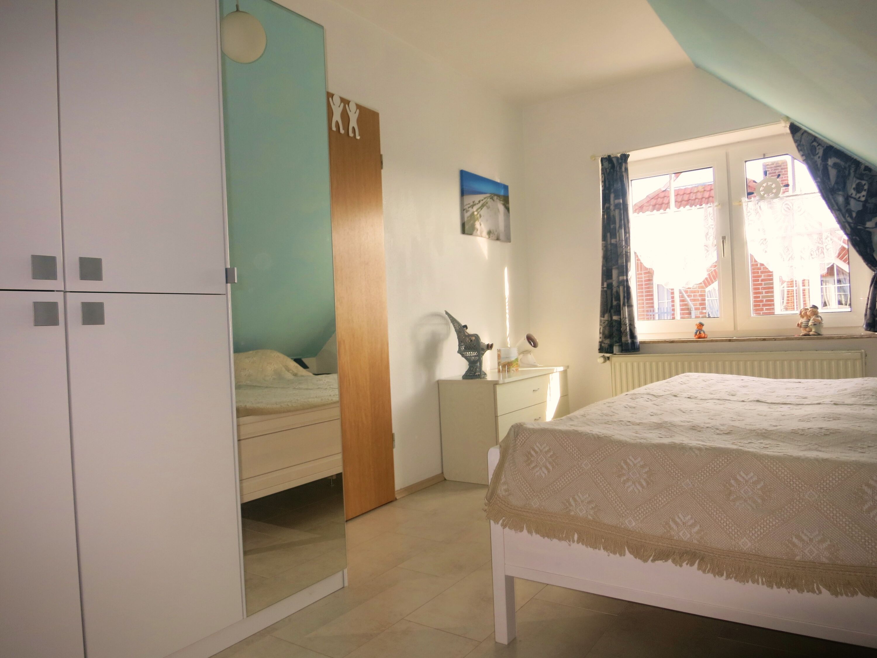 Großes Schlafzimmer im OG mit Dopplebett 2x2m, TV und Schlafchouch