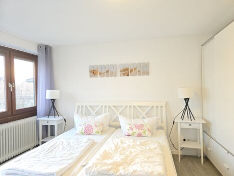 kleines Schlafzimmer mit Doppelbett 180*200