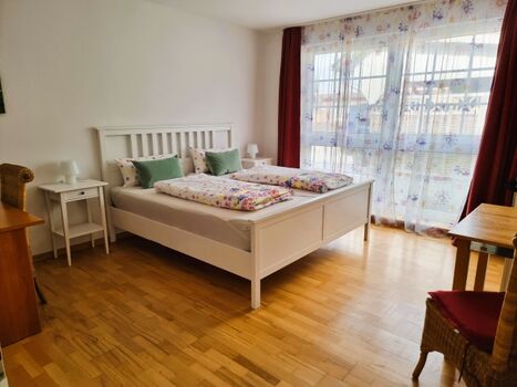 Großes Schlafzimmer