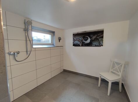 Duschraum im Keller