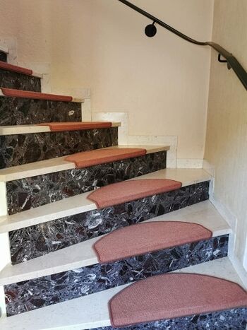 Die Treppe ins Obergeschoss