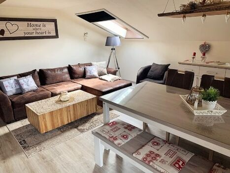 Essbereich, neues Sofa 12 /2021