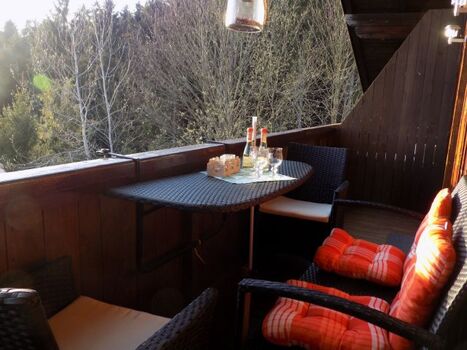 Balkon-Aussicht bis zu den Alpen