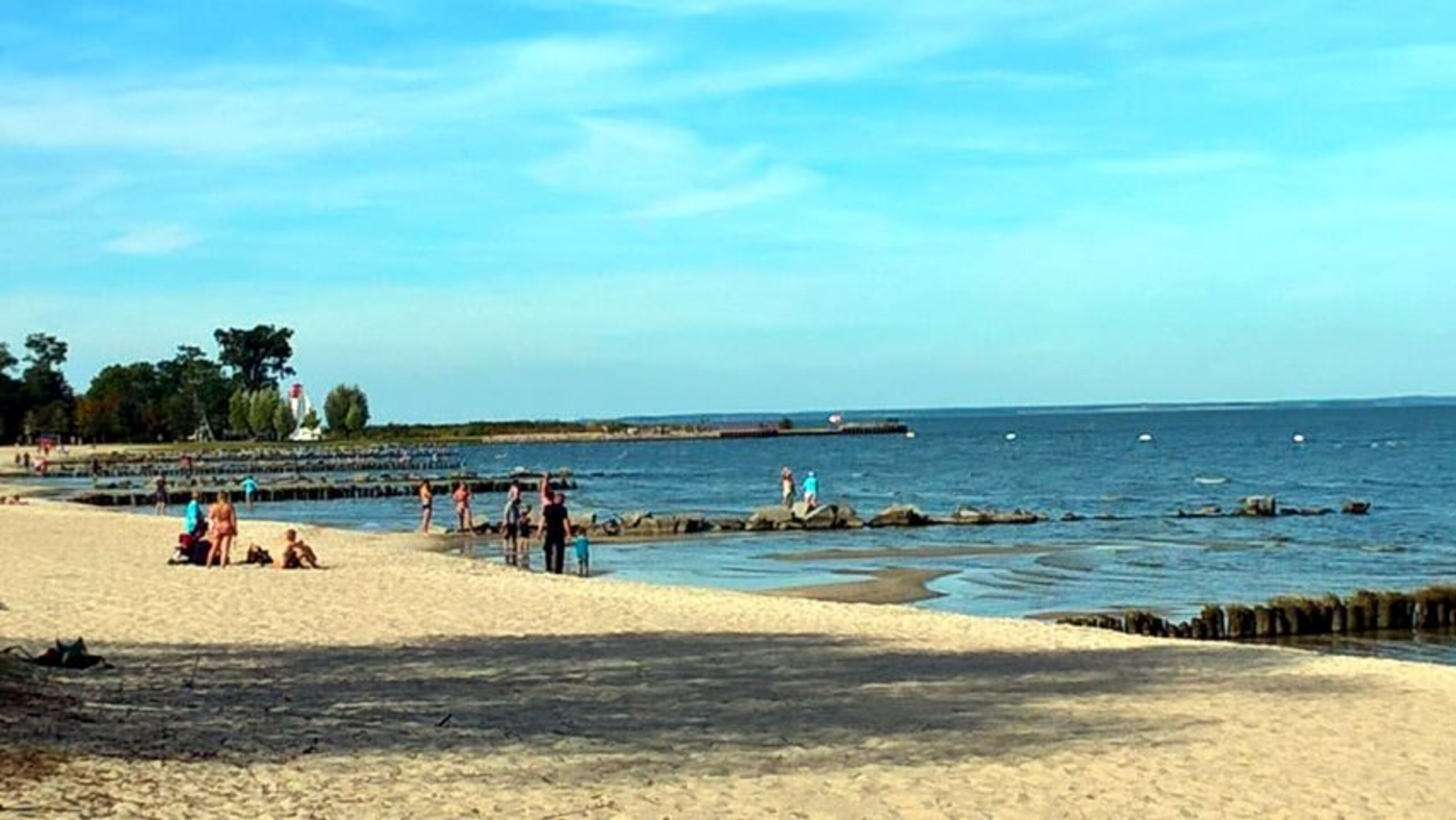 Der nahe Sandstrand