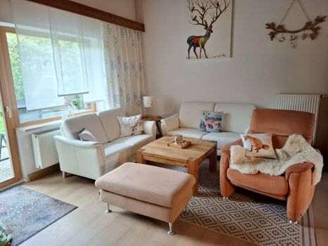 Großes Wohnzimmer mit ca 25 qm.